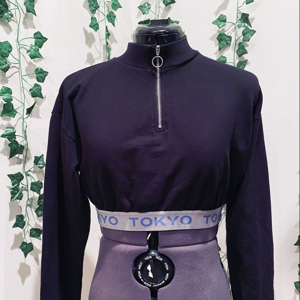 Forever 21 Tokyo Vibez Long Sleeve Crop Top Size M